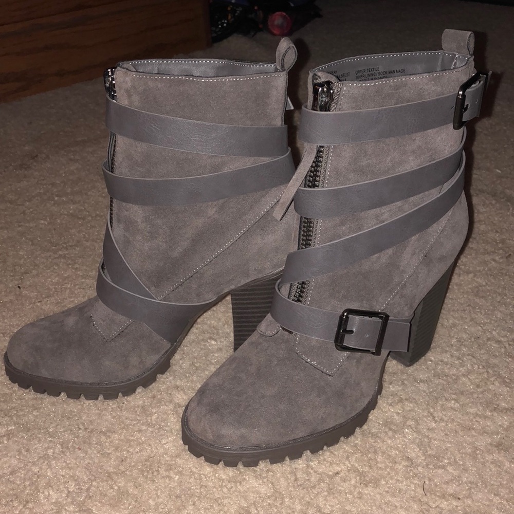Women’s heeled bootie, never been worn!